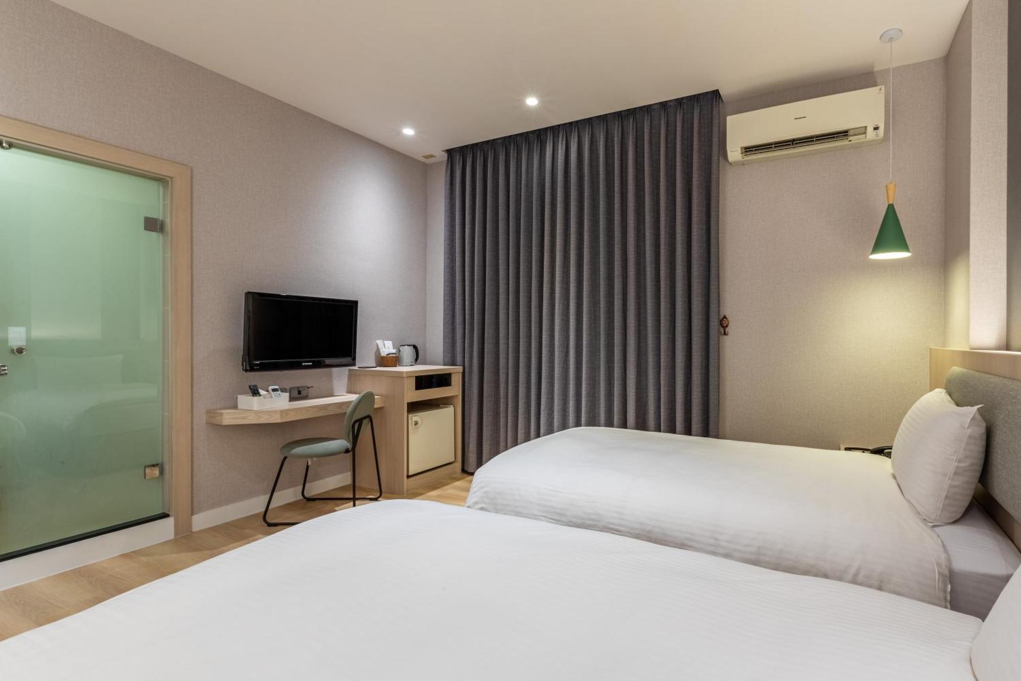 Fu Hsiang Hotel Yilan Room photo
